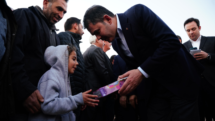 Depremdeki gözyaşları yeni evlerinde mutluluğa dönüştü